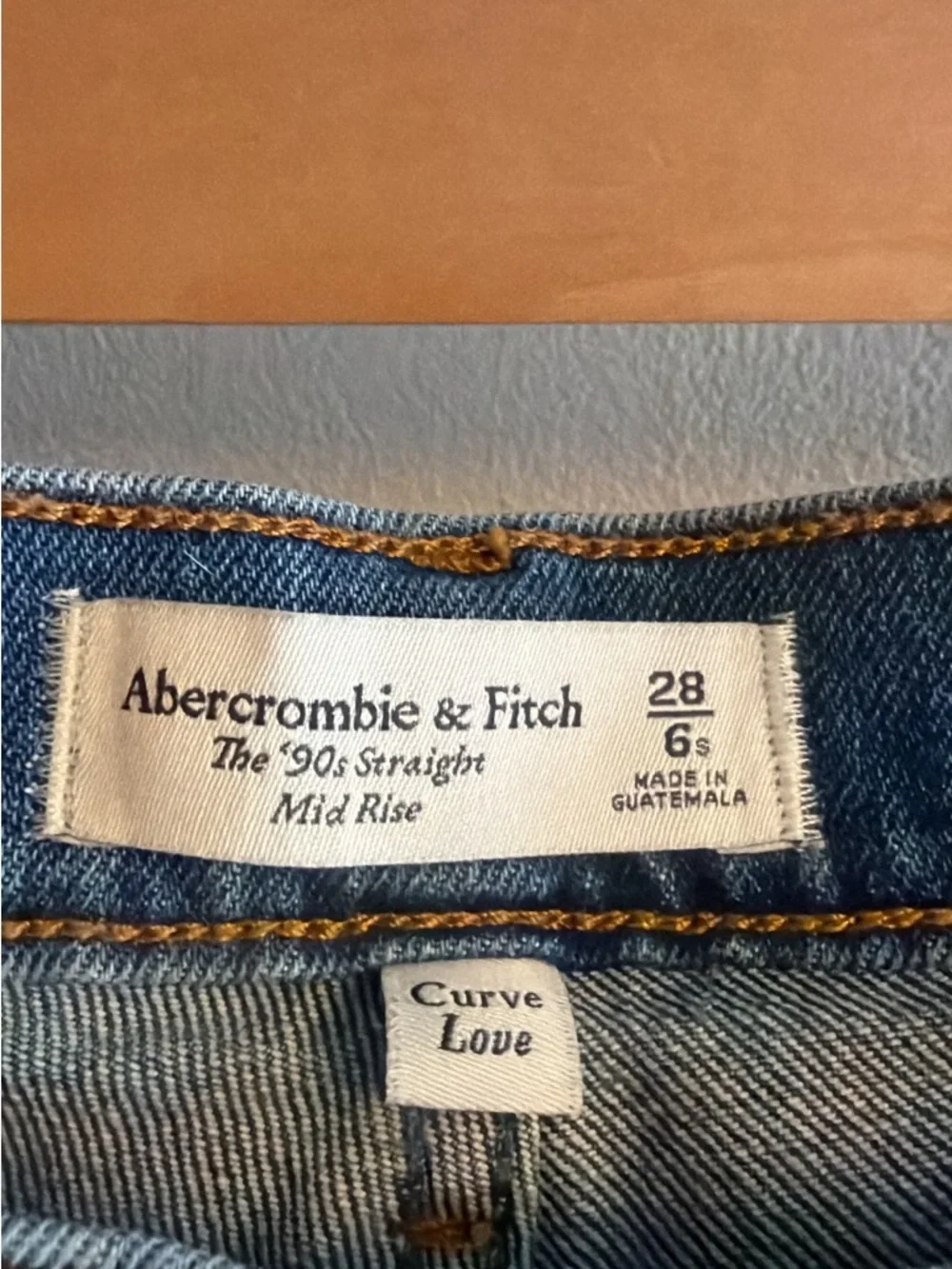 Abercrombie & Fitch Straight Mid-Rise Jeans in Blue with Contrast Stitching - Picture 2 of 2